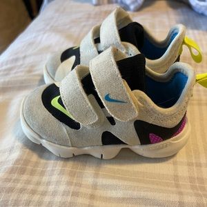 Toddler girls Nike Free shoes